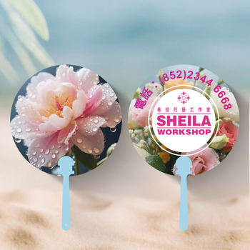 鮮花主題廣告扇設計，花朵圖案，柔和色彩對比 