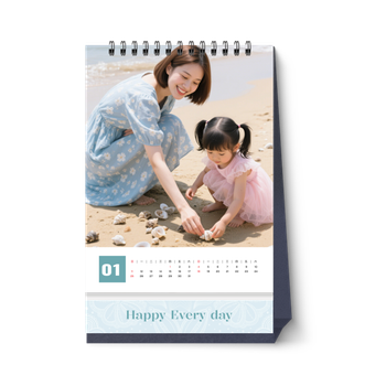 兒童節模板：淺藍主色、對稱構圖、溫馨家庭氛圍 