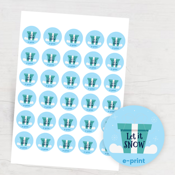 冬季節慶扁平設計模板，淺藍主色搭配雪花禮物 